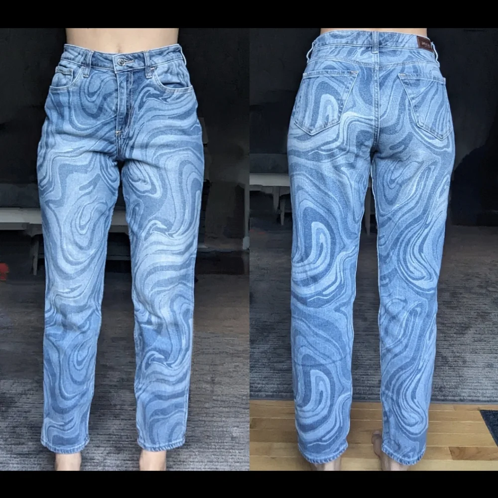 Hollister - Curvy High-Rise Mom Jean - Vintage Stretch - 5R - Picture 3 of 5